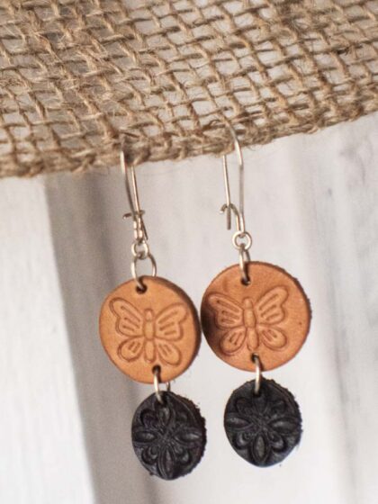 Earrings in leather with butterfly punch.