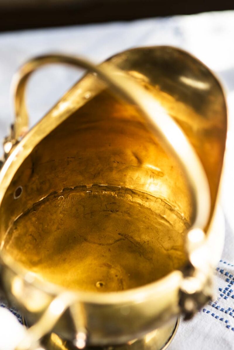 Coal bucket in brass.