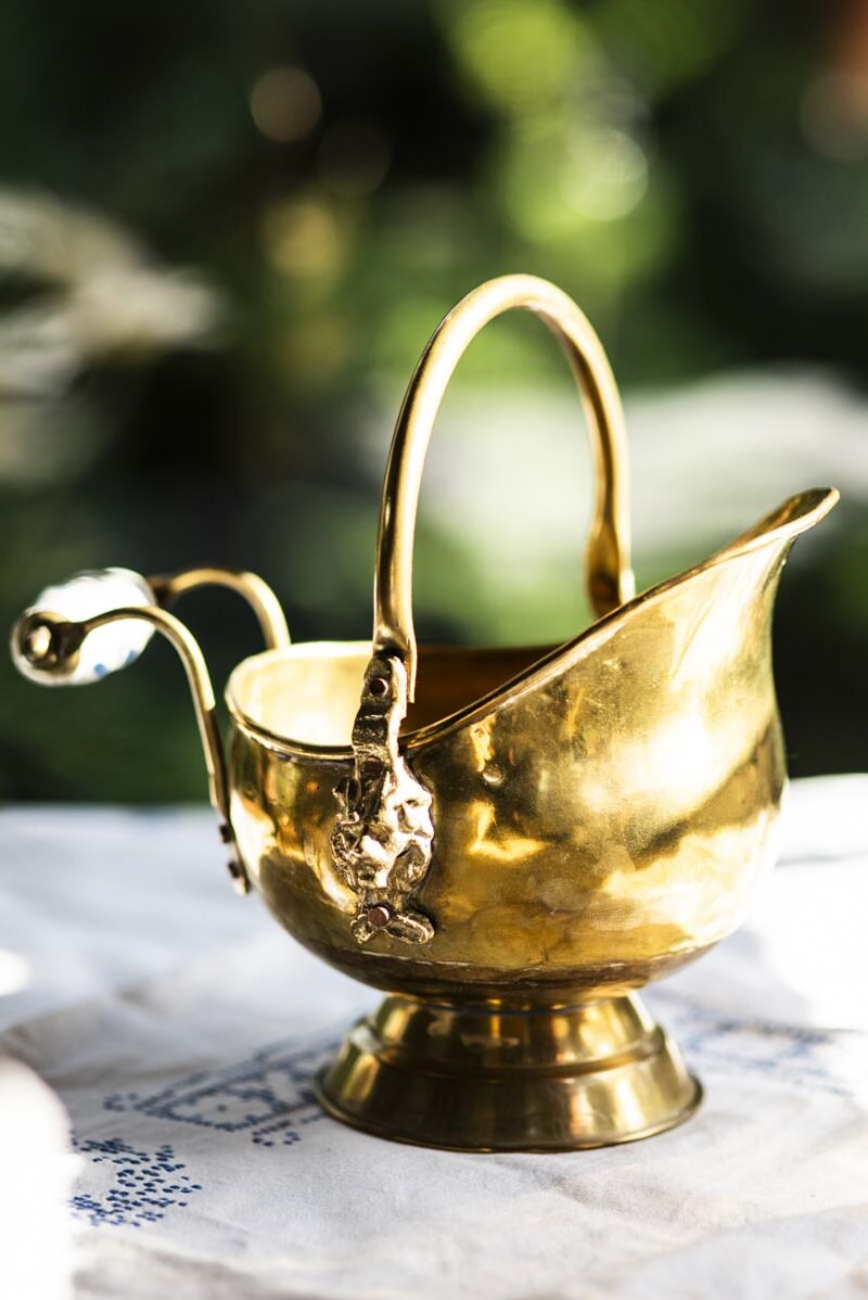 Coal bucket in brass.