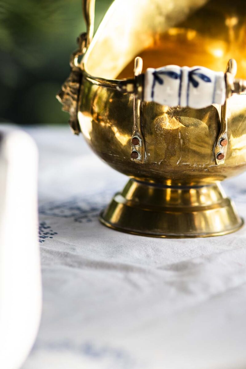 Coal bucket in brass.