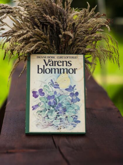 Book about spring Flowers.