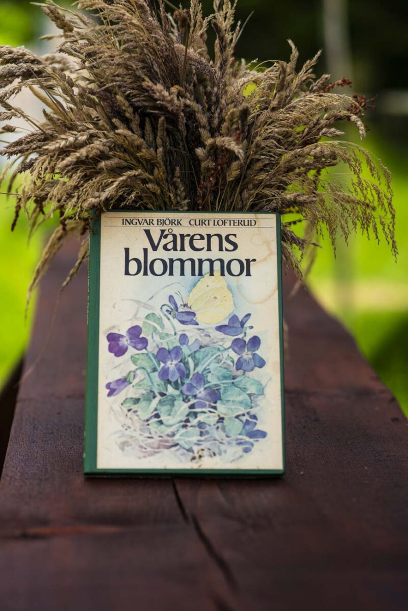 Book about spring Flowers.