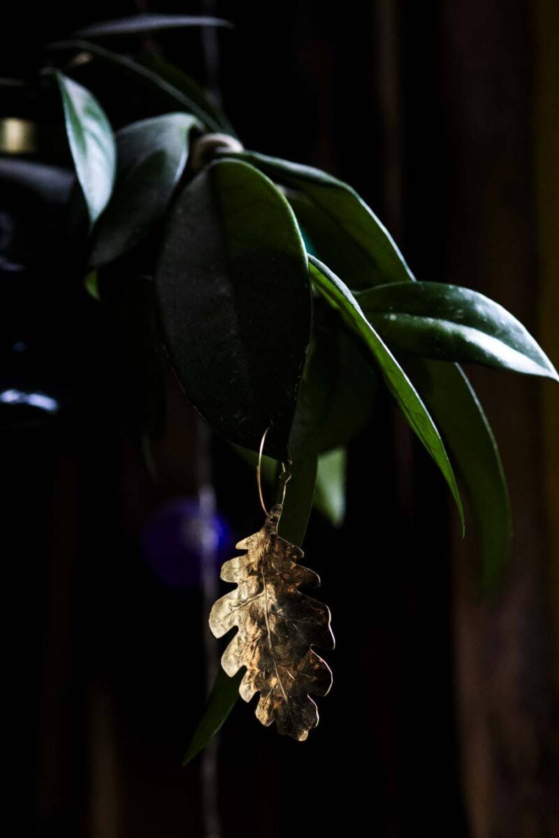Oak Leaf Earrings "Bergek" – Brass - Image 4