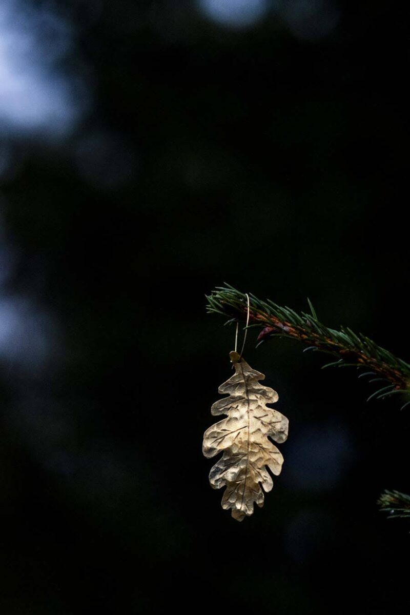 Oak Leaf Earrings "Bergek" – Brass - Image 5